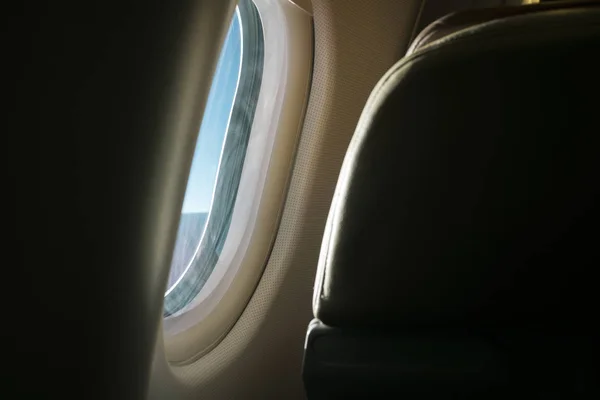 Flygplanssäte med fönster — Stockfoto