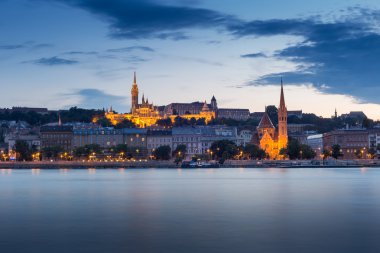  Budapeşte şehir gece görünümü