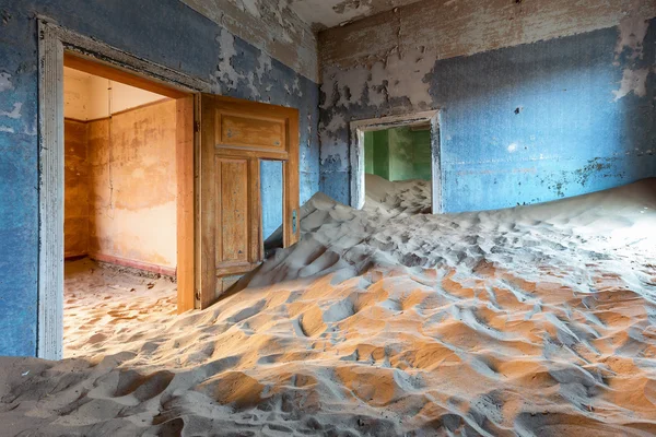 Abandoned building with sand in Namib desert — Stock Photo, Image