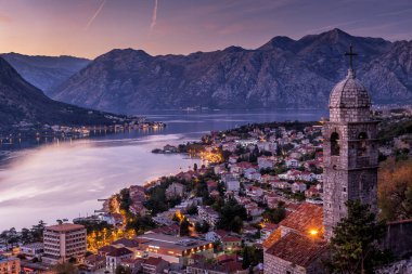 Karadağ'daki Kotor büyük şehir görünümünü