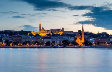 Sermaye ve Macaristan'ın en kalabalık şehir Budapeşte de