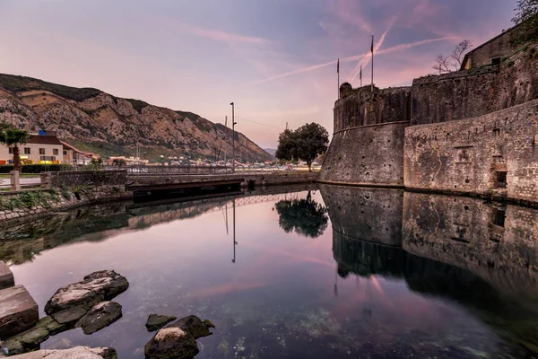 Karadağ Daki Kotor Büyük Şehir Görünümünü — Stok fotoğraf