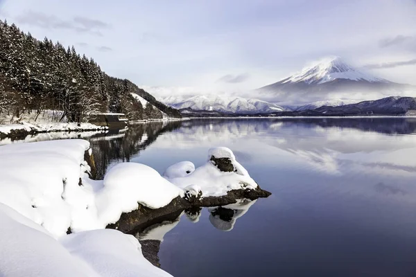 Télen a tó Tazava szimbóluma — Stock Fotó