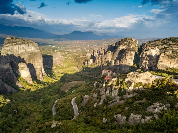 Meteora Una Formazione Rocciosa Nella Grecia Centrale Più Precipitosamente Costruito — Foto Stock