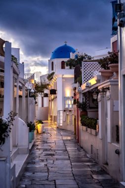 Santorini klasik Thera ve resmen Thira Güney Ege Denizi'nde bir ada olduğunu