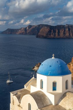 Santorini klasik Thera ve resmen Thira Güney Ege Denizi'nde bir ada olduğunu