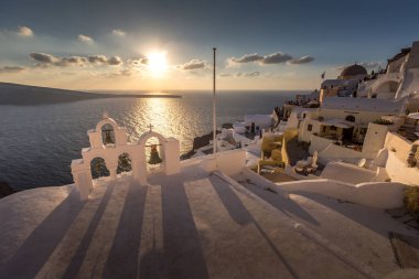 Santorini klasik Thera ve resmen Thira Güney Ege Denizi'nde bir ada olduğunu