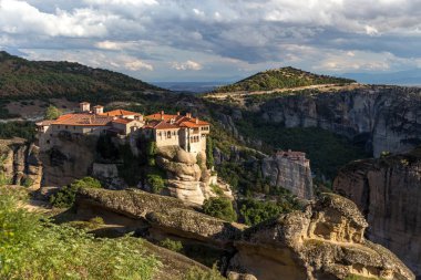 Meteora bir kaya oluşumu en precipitously kompleksleri Doğu Ortodoks manastır inşa Merkezi Yunanistan'da olduğunu