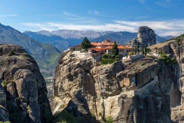 Meteora bir kaya oluşumu en precipitously kompleksleri Doğu Ortodoks manastır inşa Merkezi Yunanistan'da olduğunu