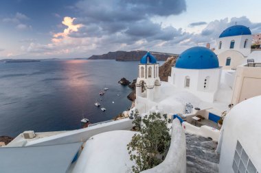 Santorini klasik Thera ve resmen Thira Güney Ege Denizi'nde bir ada olduğunu