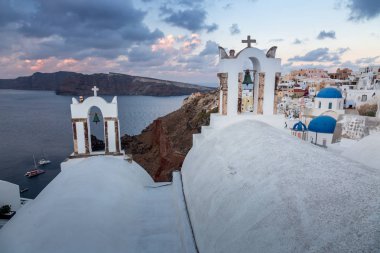 Santorini klasik Thera ve resmen Thira Güney Ege Denizi'nde bir ada olduğunu