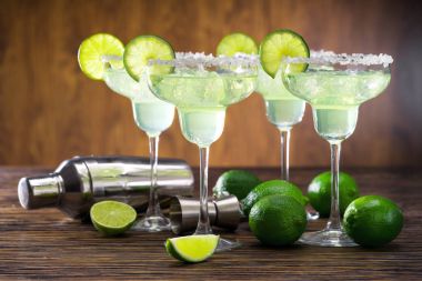 Barmenlik shaker ve dört margarita