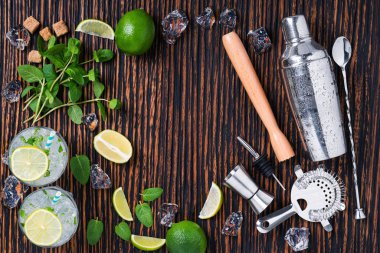 Malzemeler ve mojito kokteyl hazırlama 