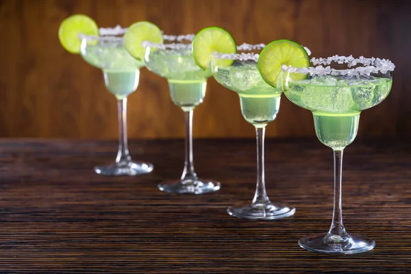 Cocktail di Margarita in fila — Foto Stock