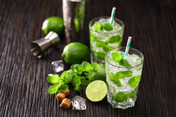 Koktajli mojito wykonane — Zdjęcie stockowe