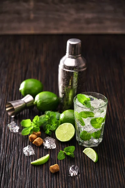 LED ve sklenici mojito, pohled shora — Stock fotografie