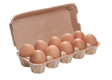 Açık bir karton kutuda çiğ tavuk yumurtası.