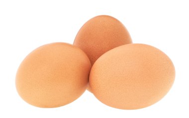 Beyaz arka planda izole edilmiş organik yumurtalar.