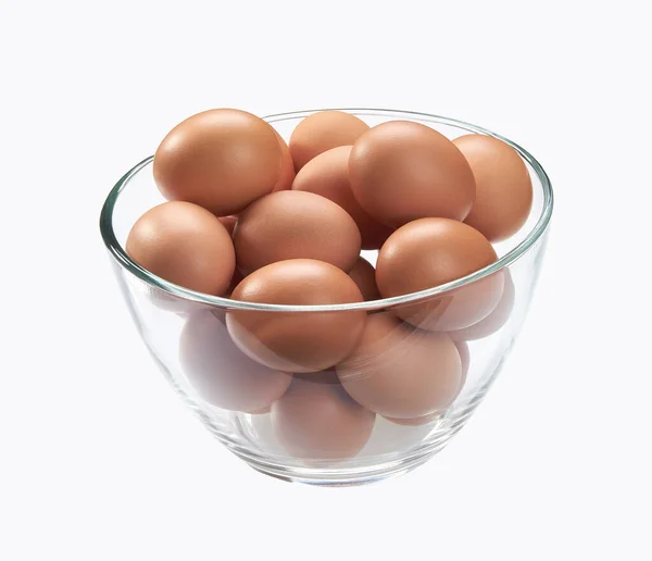Beyaz Arka Planda Izole Edilmiş Saydam Bir Kasedeki Organik Yumurtalar — Stok fotoğraf