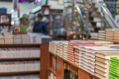 görüntü soyut bulanıklık insanların kitap mağazasında alışveriş arka plan kullanım için