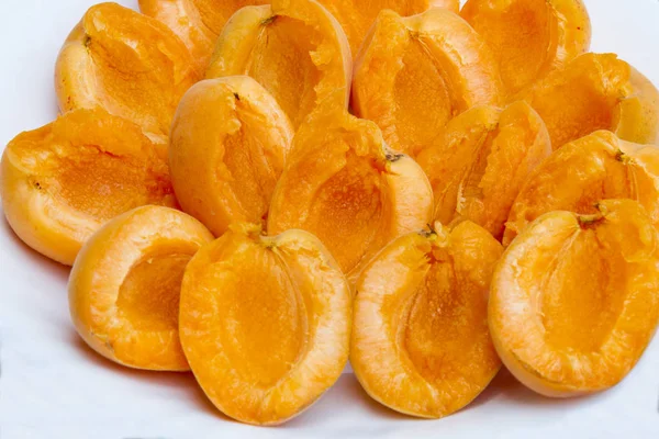 Peeled apricot on a plate. Peeled fresh apricot on a white plate without pits. Healthy and natural food. — Stock Photo, Image