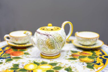 Pahalı ve güzel çay seti, porselen