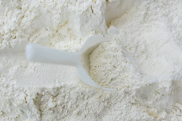 Lingură cu textură de făină albă gata de gătit — Fotografie, imagine de stoc
