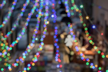 Kitap mağaza raf arka plan kullanım için Alışveriş Merkezi'nde görüntü bulanık. Görüntü müşteriler salonu kitaplar için bulanıklık.