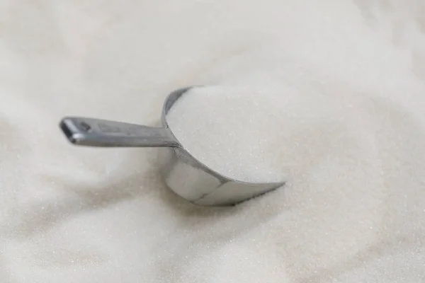 Açúcar granulado branco. pá — Fotografia de Stock