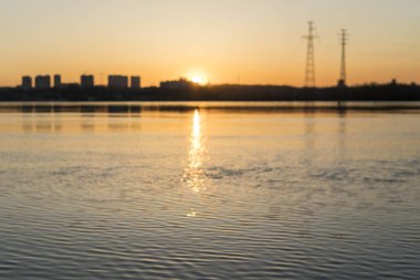 Günbatımı şehir Nehri üzerinde