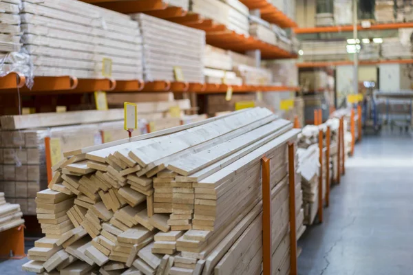 Ahşap inşaat için çeşitli ambar ve onarma. Teslimat kavramı.