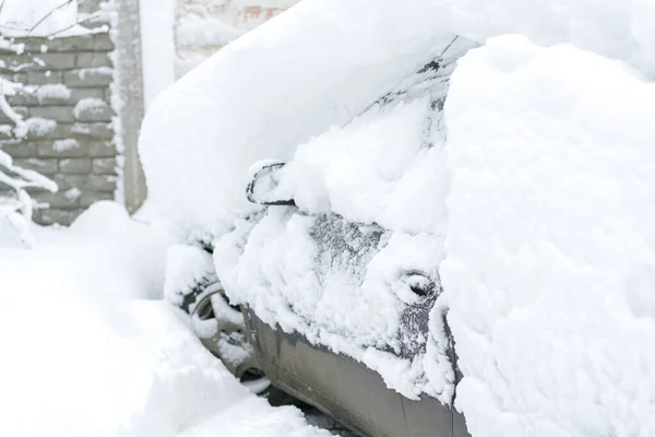 Snötäckt Bil Bilen Snön Kallt Vinterväder — Stockfoto