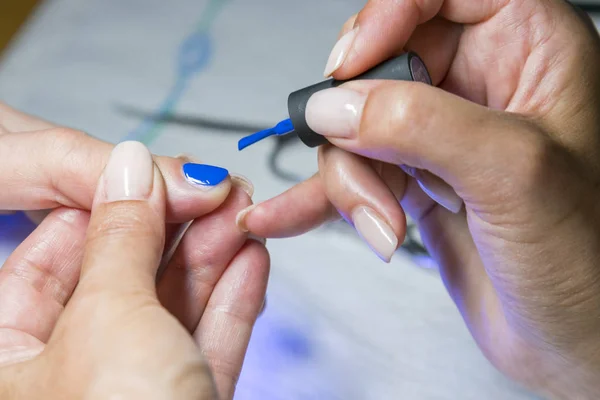 Procedimiento Cuidado Uñas Concepto Cerca Procesamiento Manicura Uñas Femeninas — Foto de Stock