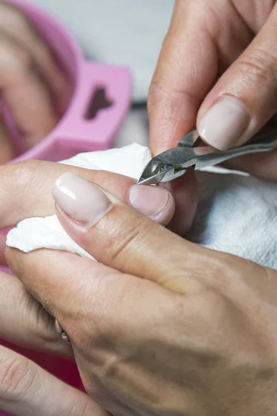 Proceso Eliminación Cutículas Salón Belleza Primer Plano — Foto de Stock