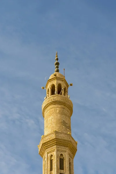 하늘을 배경으로 있습니다 이슬람교의 — 스톡 사진