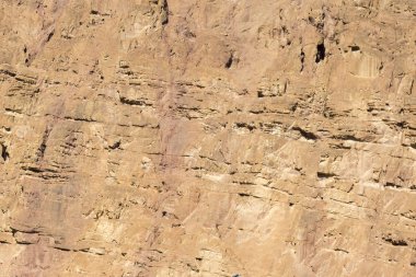 Kahverengi taş dağ. Seçili odak. 