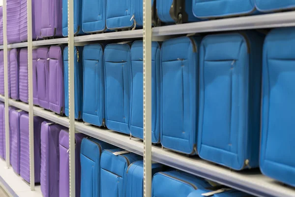 Blauwe Paarse Koffers Plank Petto Reisconcept — Stockfoto