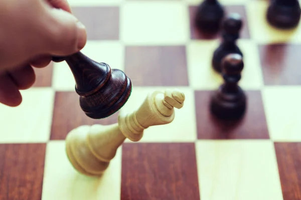 Holzschachfiguren Spielen Schachspiel Der Sturz Des Königs Auch Könige Fallen — Stockfoto