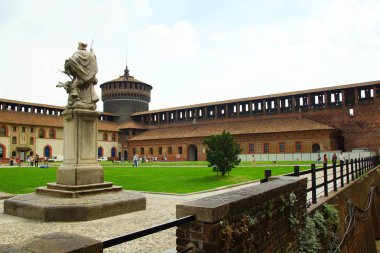 Milano 'daki Sforza kalesi