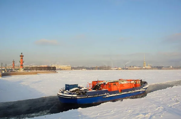 El río Neva en San Petersburgo — Foto de Stock