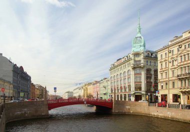 Yusupov üzerinde kırmızı köprü