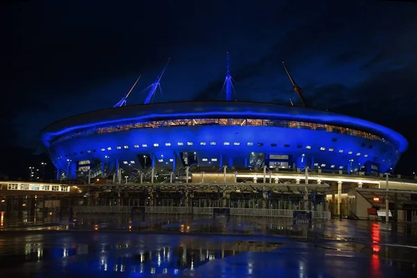 Akşam ve Krestovsky adada yeni bir stadyum