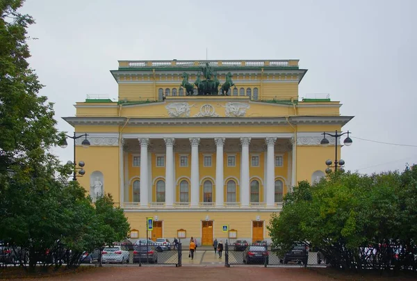 Александрінського театру в Санкт-Петербурзі — стокове фото