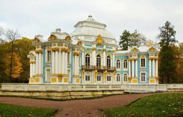 Catherine Park en het paviljoen van de Hermitage — Stockfoto