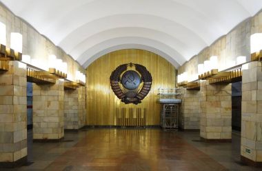 Pavilion metro istasyonu'na Grazhdanskiy umudu
