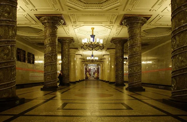 O pavilhão da estação de metro Avtovo em São Petersburgo — Fotografia de Stock