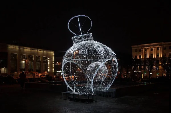 Bal du Nouvel An et bijoux à la gare de Finlande sur la place Lénine — Photo