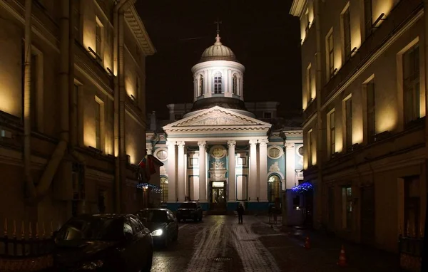 Noite de inverno em Nevsky Prospekt e Igreja armênia — Fotografia de Stock