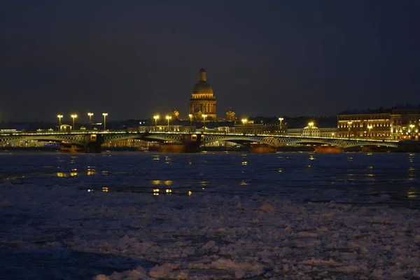 Winter evening over the Neva River — Stock Photo, Image
