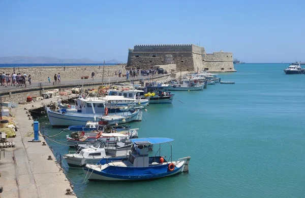 Verão dia quente e fortaleza em Heraklion — Fotografia de Stock